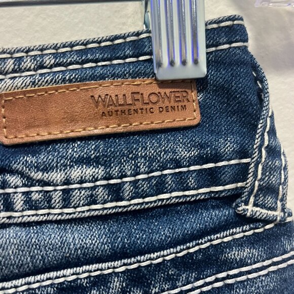 Wallflower Bootcut Women's Jr. Denim Medium blue Jeans Size 7 - Picture 4 of 6